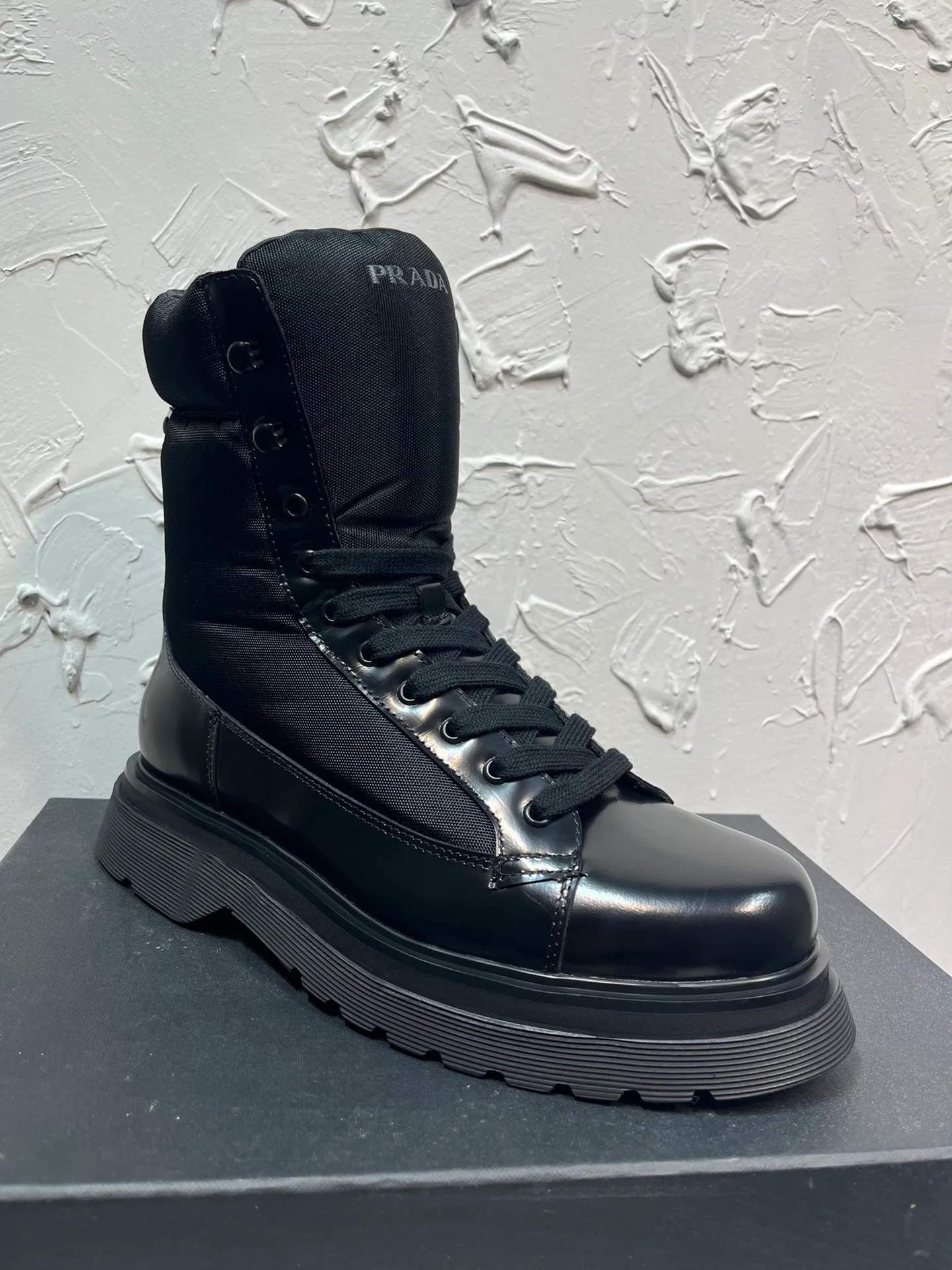 Men's shoes 💰940💰 🔥🔥🔥Upgraded version 2025 new prada Prada triangular enamel logo boots, round-toe elastic Martin boots, original one-to-one development, outsole one-to-one private molding, the fabric is made of imported open edge beads, lining cowhide, foot-pad cowhide, sole height 5cm, original rubber foam outsole, full package, code number 39-46
